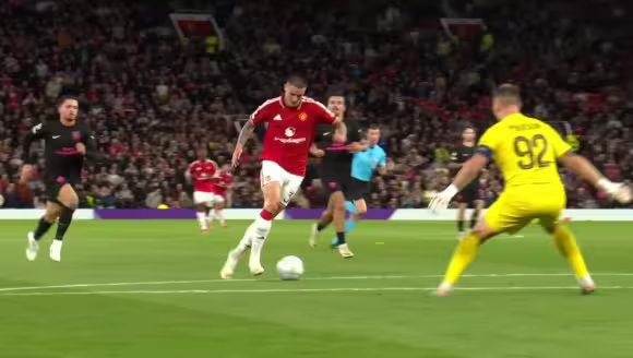 曼联3-0领先！舍什科单刀过掉门将打空门得手！姆伯莫送助攻！